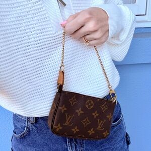 LOUIS VUITTON mini monogram canvas pochette